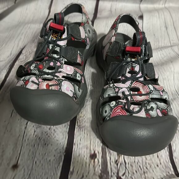 Keen - Sandals - Waterproof - pink gray circles - size 1 girls - Picture 3 of 6